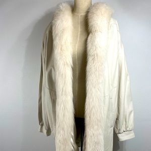 Vintage Off White leather jacket with fox fur